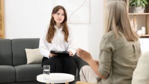 Difference Between a Psychiatrist and a Therapist
